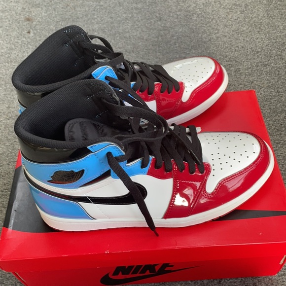 Air Jordan 1 Retro High “Fearless” UNC CHICAGO - Picture 5 of 10